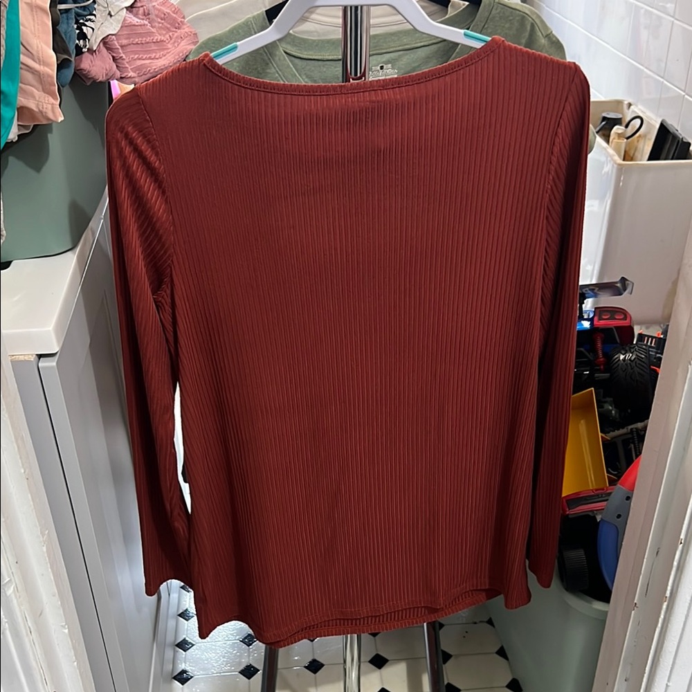 Bibi Women's Ribbed Rust Top - Picture 4 of 4